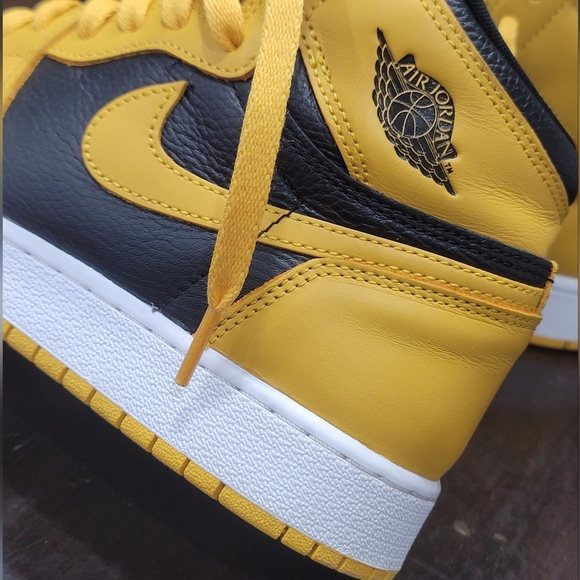 Nike Air Jordan 1 High OG 'Pollen' Wmns 8.5 Great Condition. Same day shipping - Picture 14 of 16